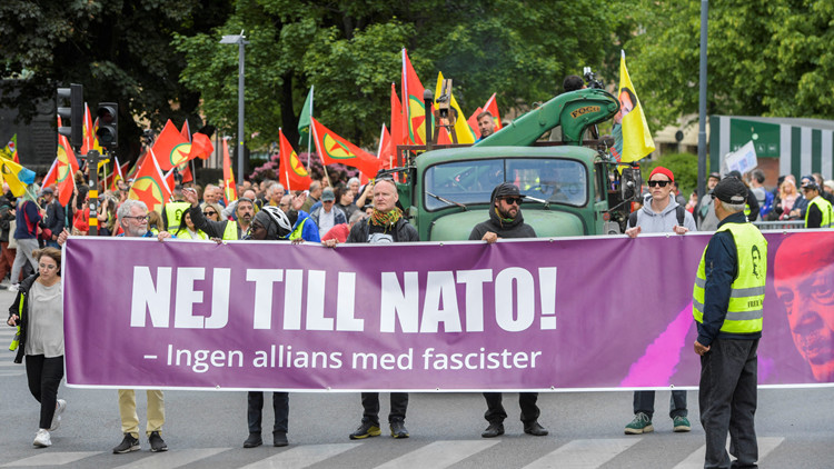 瑞典民眾抗議為加入北約制定新法