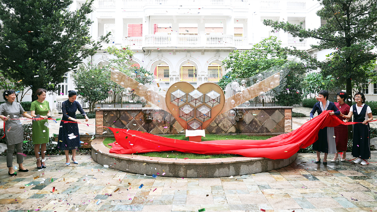 為校園煥新，珠海香樟中學合創藝術雕塑「飛翔的心」亮相