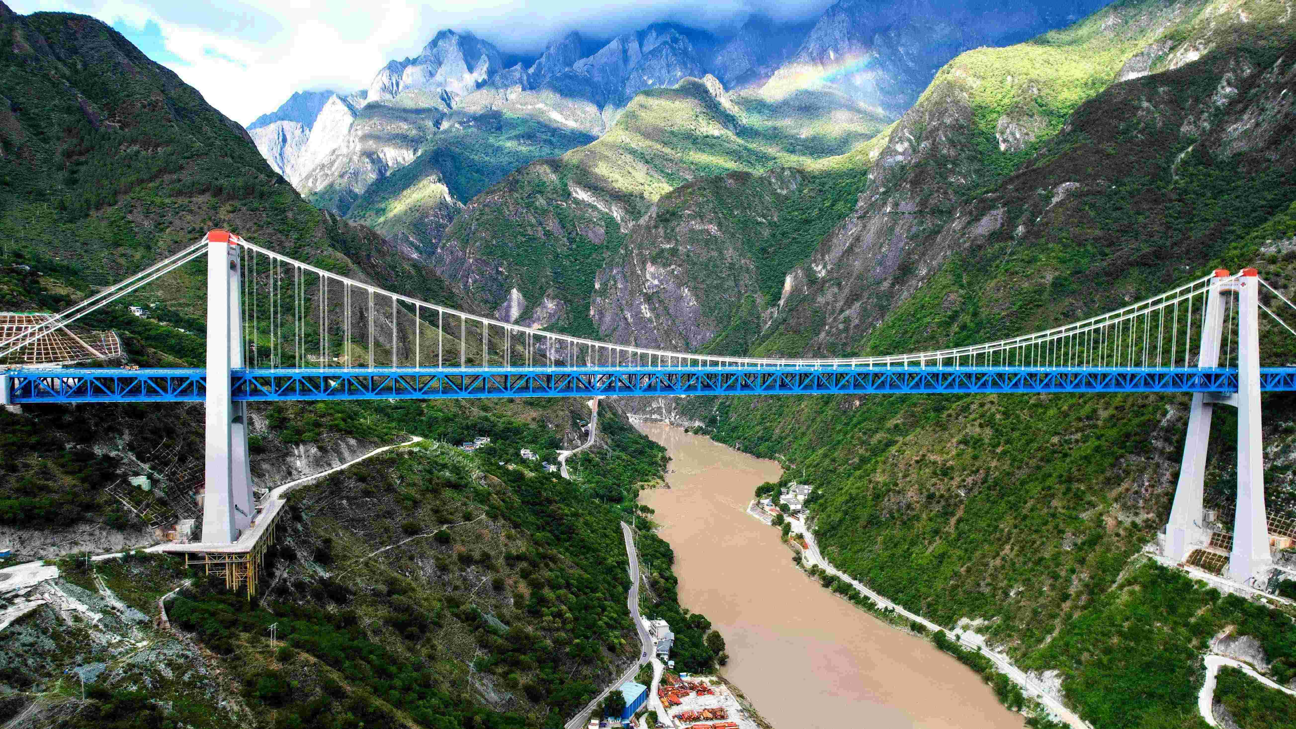 滇藏鐵路哈巴雪山隧道施工完成 年內開通運營