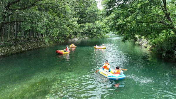 皖休寧縣：盛夏漂流 樂享清涼