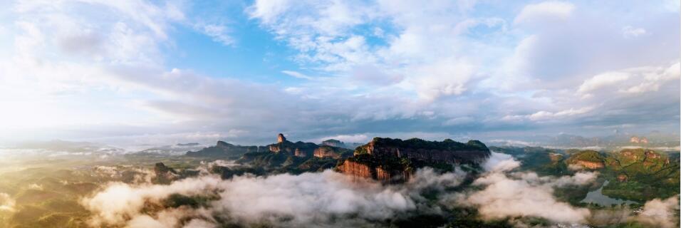 盛夏雨後 韶關丹霞山驚現「雲霧繚繞的大自然畫卷」