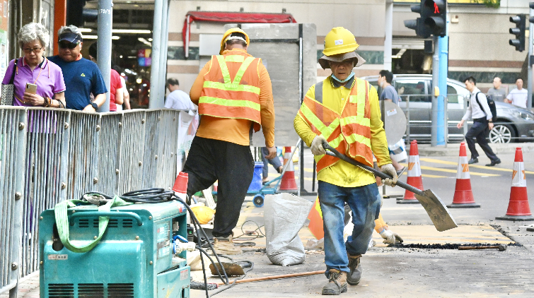 黃色工作暑熱警告生效 勞工處提醒僱主僱員預防中暑