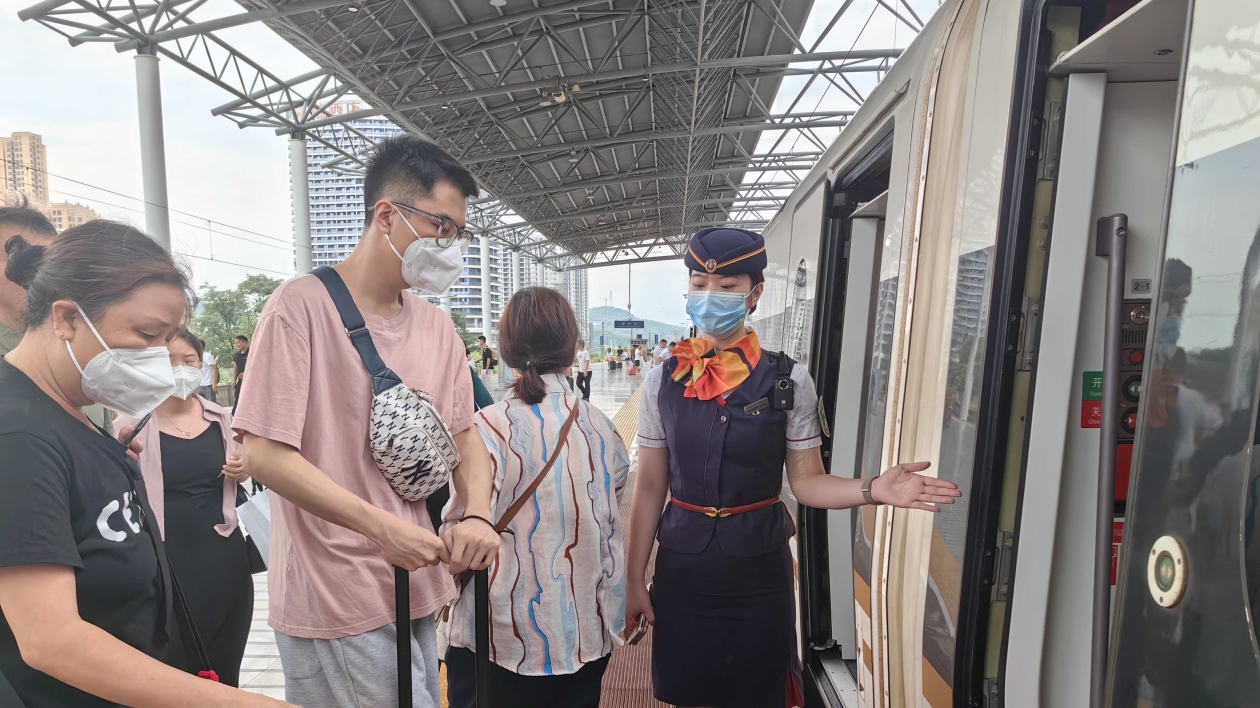 暑運過半 廣鐵發送旅客5800萬人次