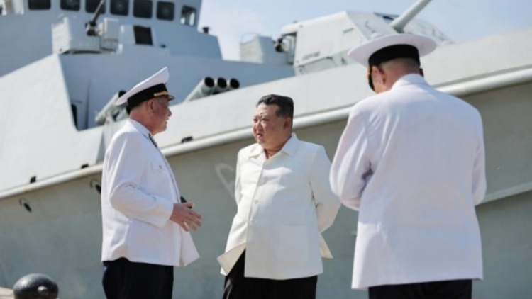 朝媒：金正恩視察海軍 觀摩導彈發射訓練