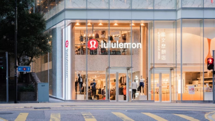 Lululemon次季收入逾22億美元勝預期 年內大部分新開分店位於內地