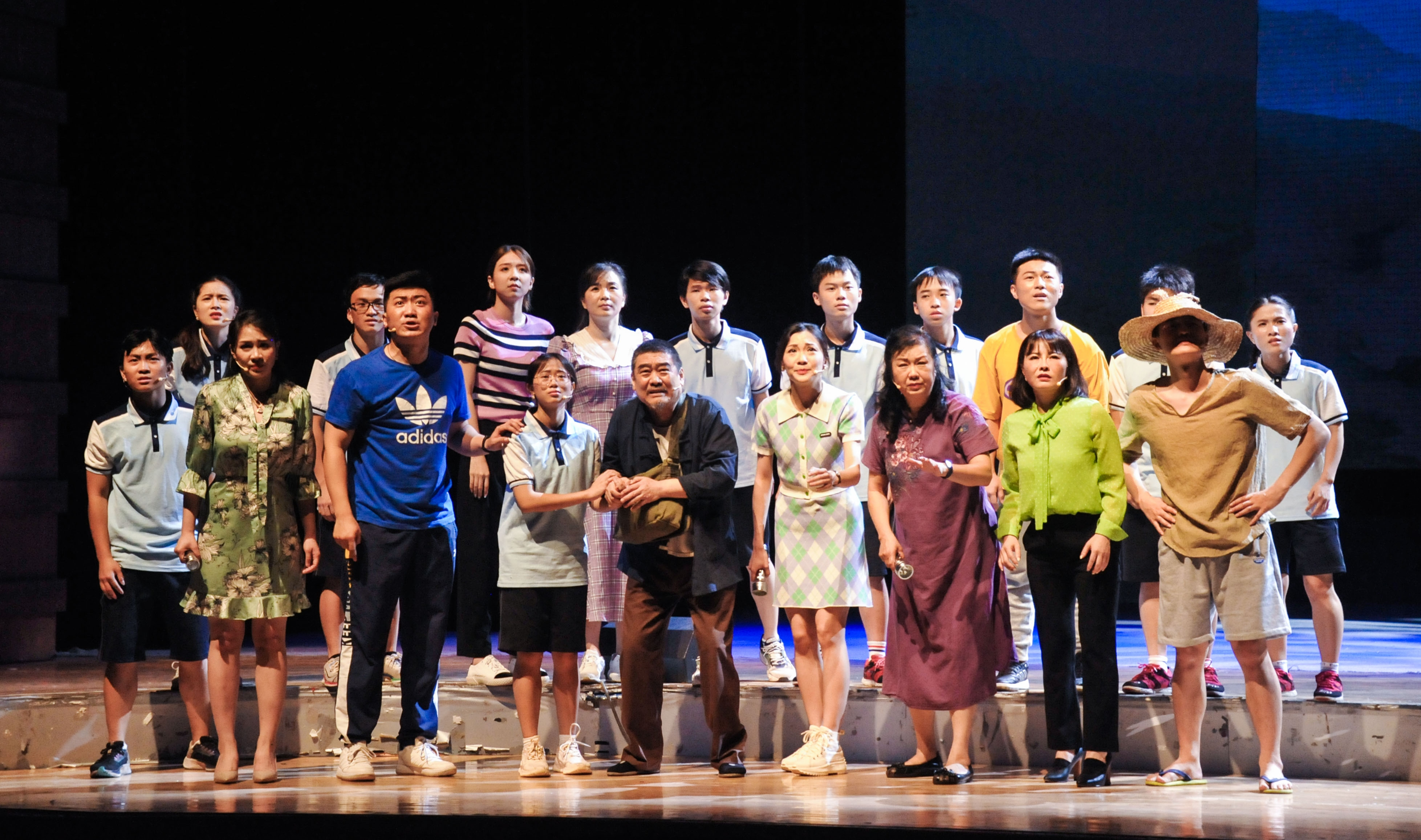 廣州花都原創大型話劇《七彩繩話》獲多項全國大獎