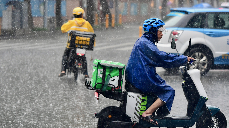 深圳暴雨預警生效！廣東多地發布暴雨紅色預警！部分列車停運