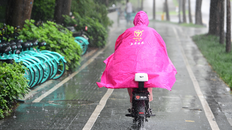 有片 | 警惕「列車效應」 深圳迎來帶狀分布強降雨