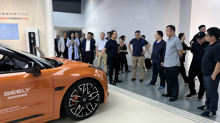 香港傳媒高層參訪吉利汽車：吉利與比亞迪都是國人的驕傲