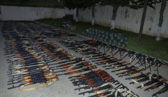 阿塞拜疆展示納卡所收繳武器