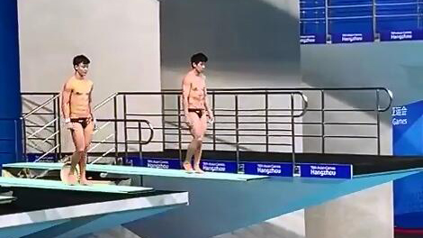 有片 | 深圳健兒嚴思宇聯手何超奪得亞運會跳水男子雙人3米跳板冠軍