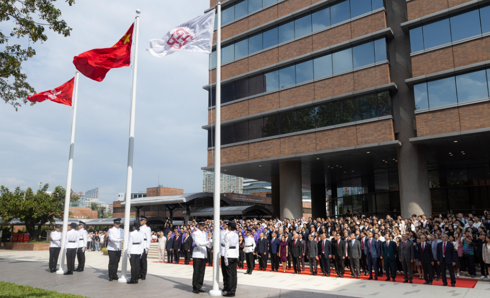 國慶74周年丨理大於校園新大學廣場舉行升旗儀式  