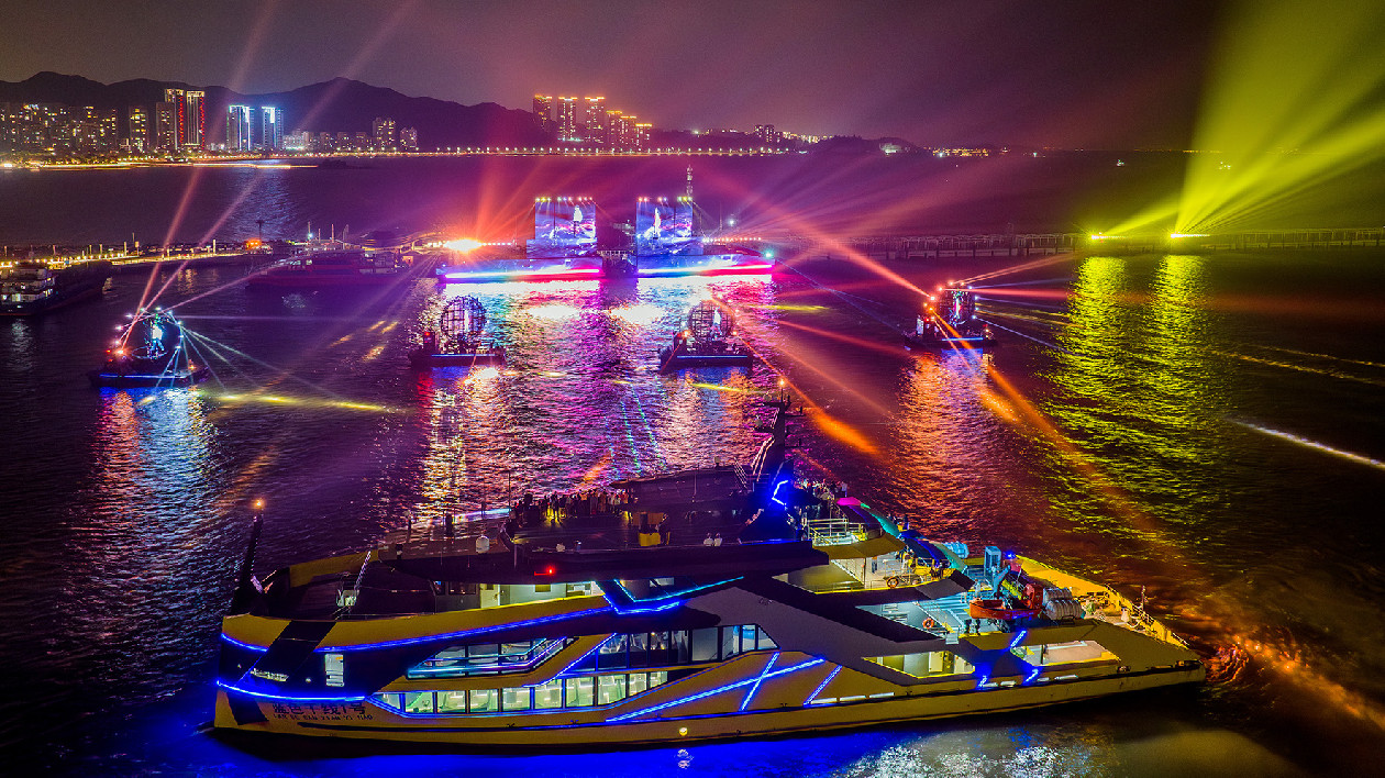 珠海海上光影劇《九洲船說·相約大海》亮相香洲港海域