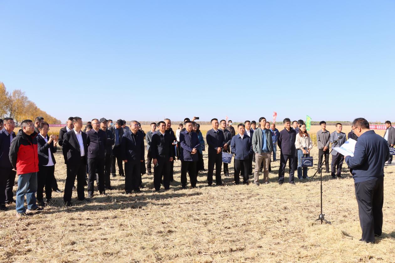 佳木斯國家農高區秸稈腐熟還田現場觀摩會舉行 賦能黑龍江農業可持續發展