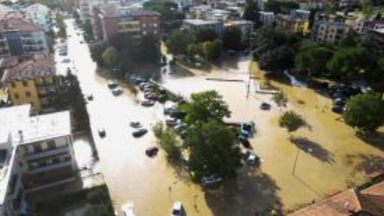 意大利中部遭風暴「夏蘭」襲擊河流決堤，已有五人遇難