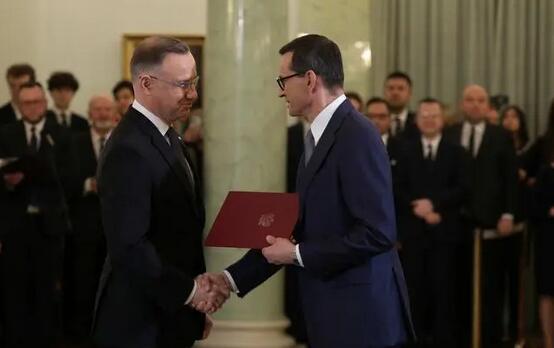 波蘭新政府宣誓就職 