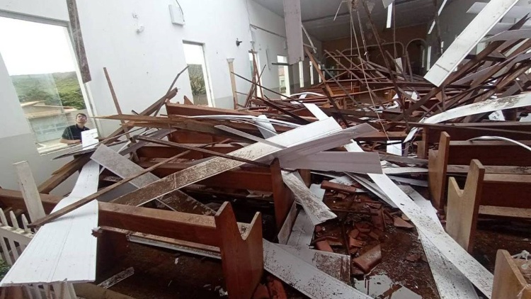 巴西米納斯吉拉斯州一建築屋頂坍塌 80人受傷