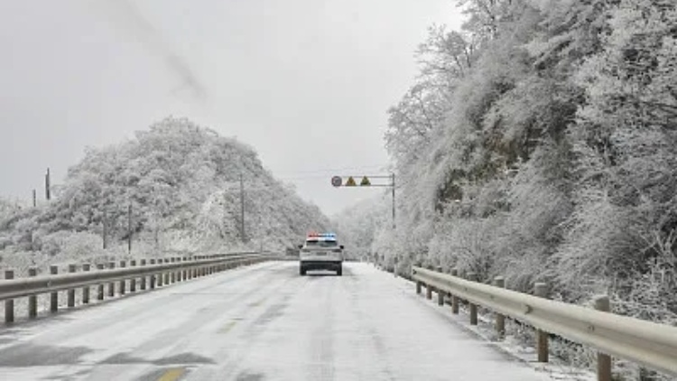 受低溫雨雪冰凍影響 9省區境內32個路段封閉