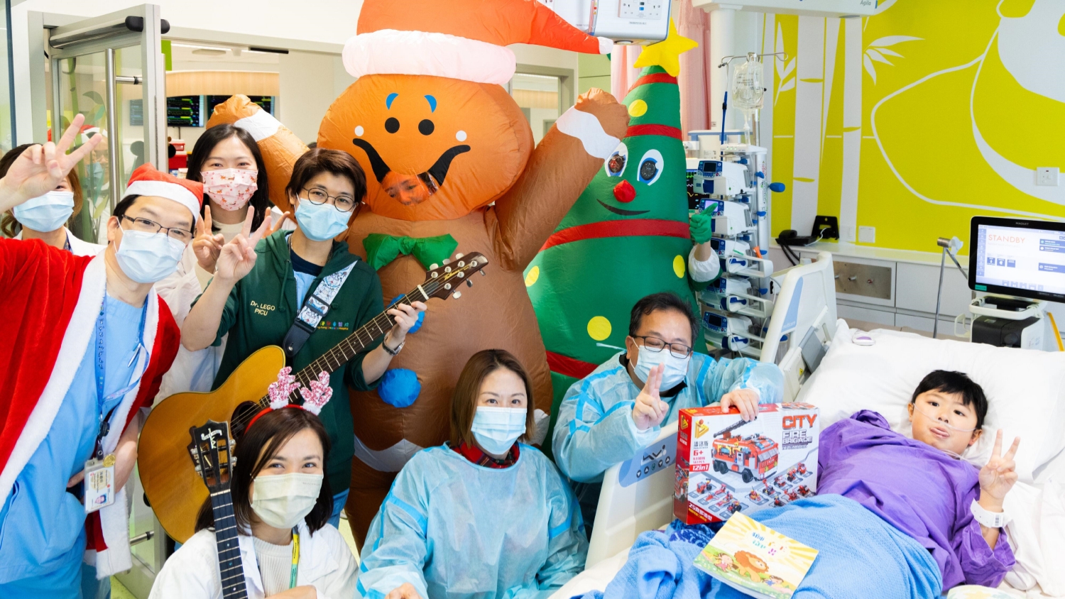 兒童醫院為病童安排聖誕活動 醫護人員化身聖誕老人