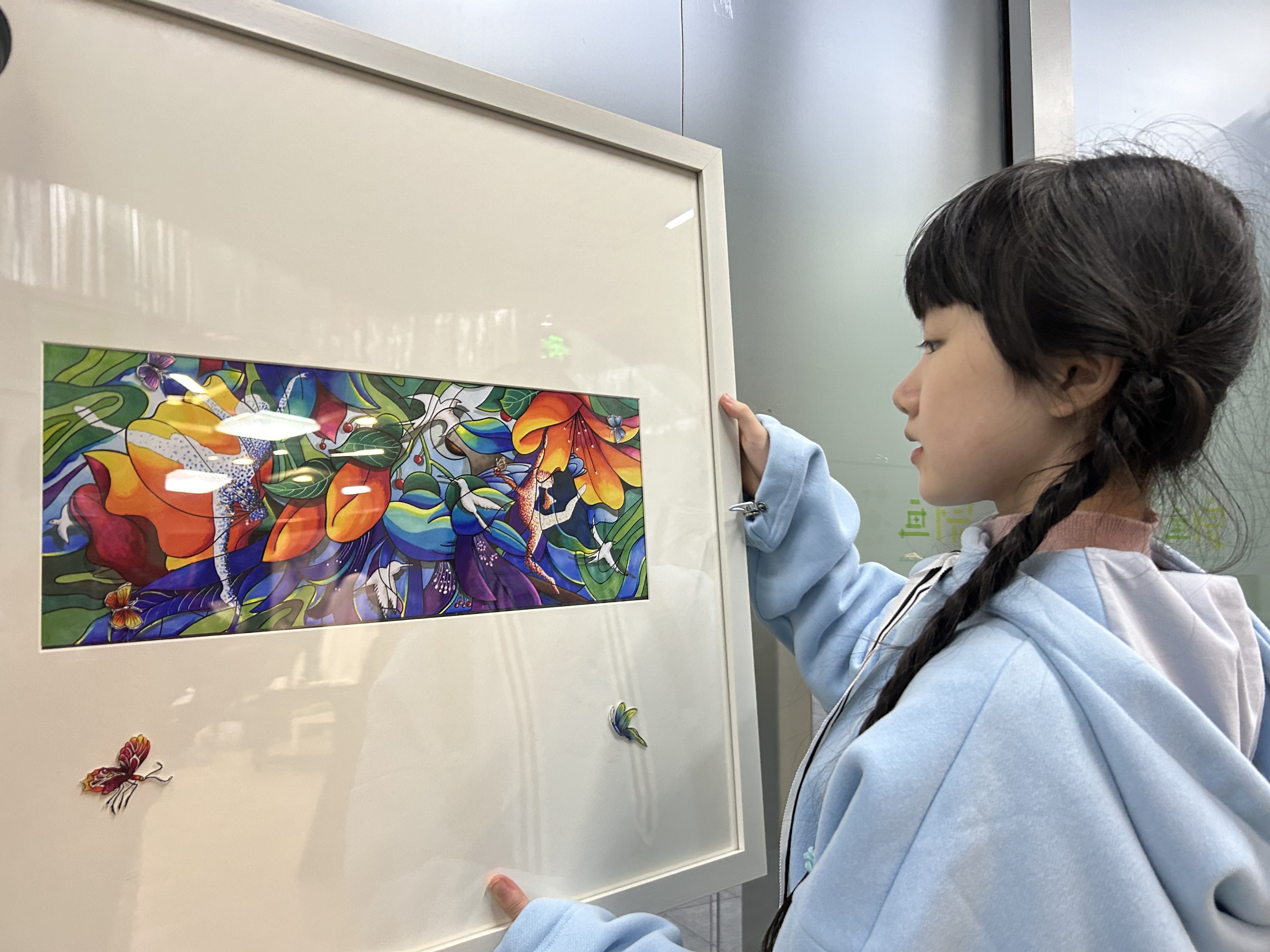 12歲黃朱青子在深圳灣體育中心舉辦個人藝術展
