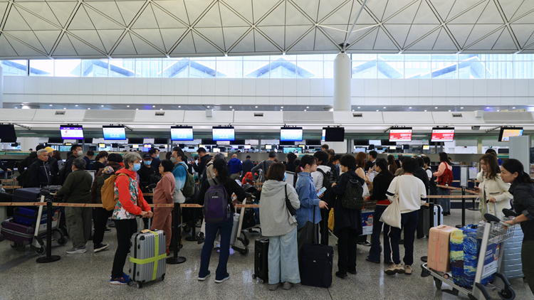 日本航空客機起火 旅行社稱本港旅行團暫未受事故影響