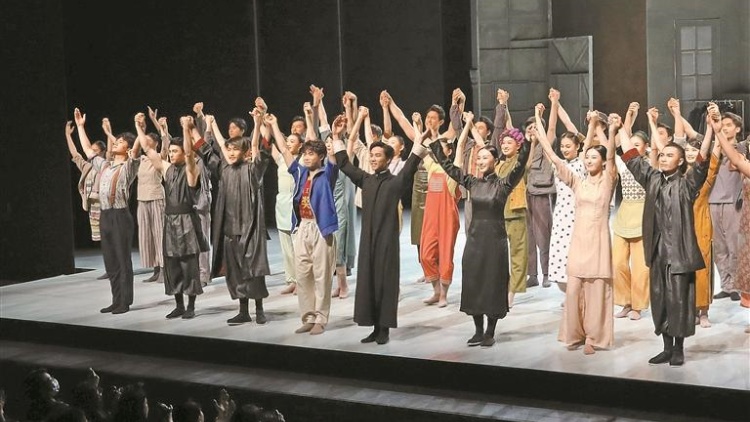 舞劇《詠春》香港首演好評如潮 香港觀眾集體起身站立鼓掌