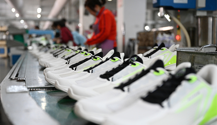 安踏品牌2023年Q4產品零售額同比錄得10%-20%高段正增長