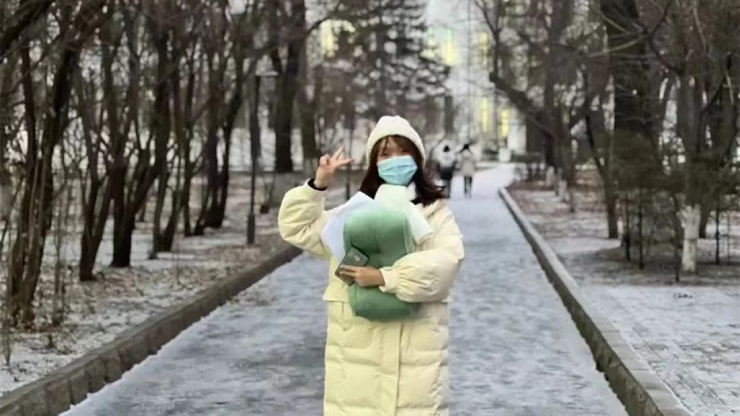 清澈的愛 只為中國 | 冰雪大世界「壁紙女孩」來自黑龍江中醫藥大學