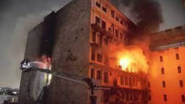 印度一公寓起火致6人死亡