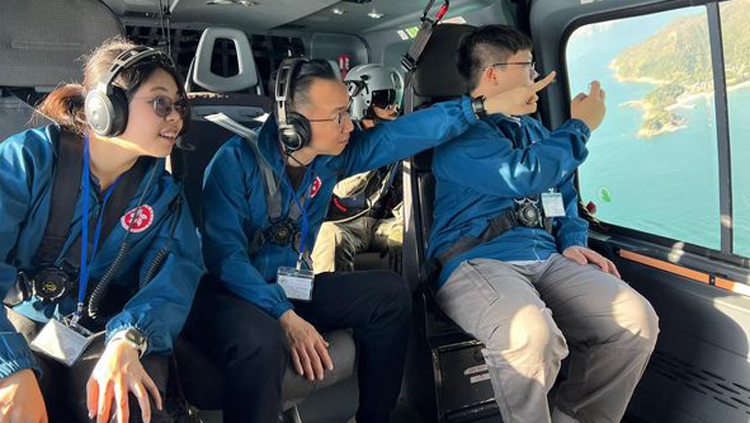 保安局青年領袖論壇安排深港青年參觀飛行服務隊總部 體驗空中救援