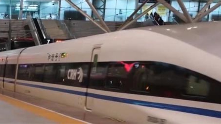 多趟列車因雨雪冰凍晚點停運 深圳鐵路：退票不收取退票費