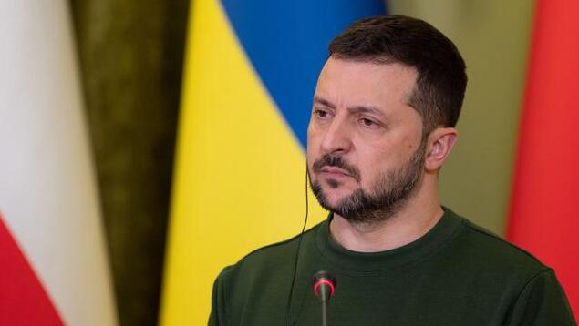 澤連斯基回應是否會解除烏軍總司令職務：這事關誰應當領導烏克蘭