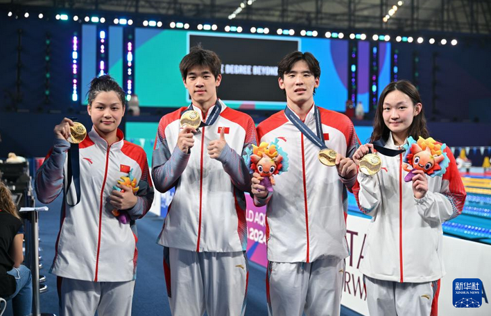 多哈游泳世錦賽：中國隊男女4×100米自由泳接力破亞洲紀錄奪冠