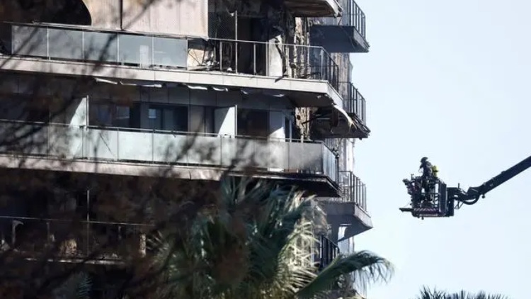 西班牙瓦倫西亞住宅樓火災已致10人死亡