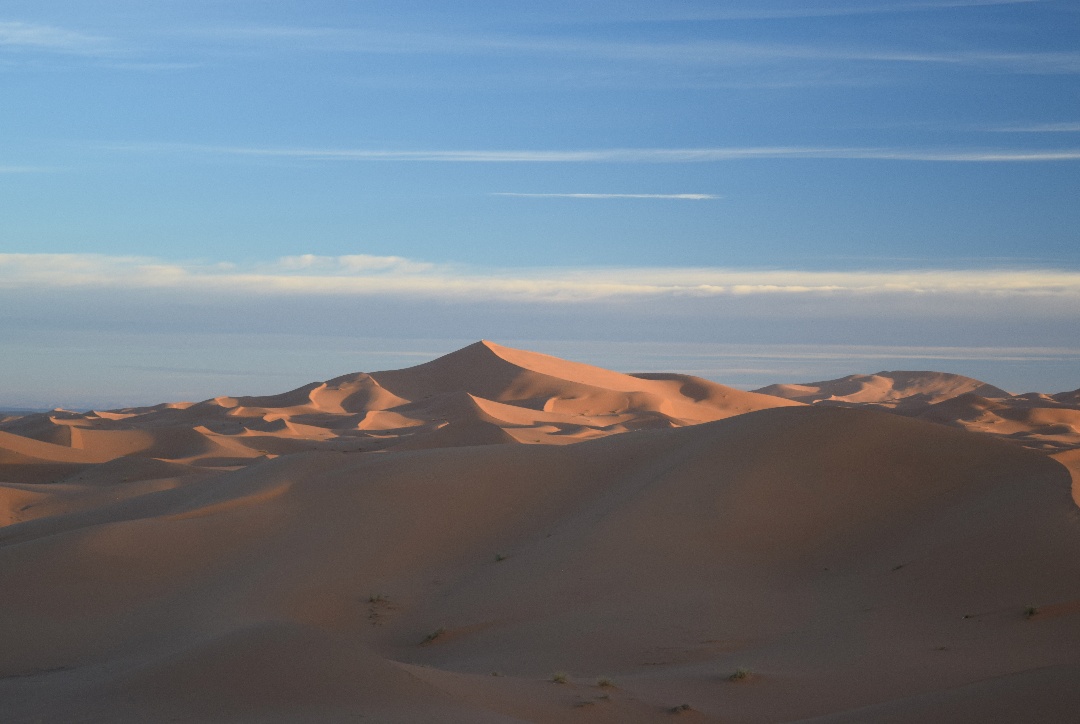 科學家探索摩洛哥星狀沙丘之謎 判斷有逾萬年歷史