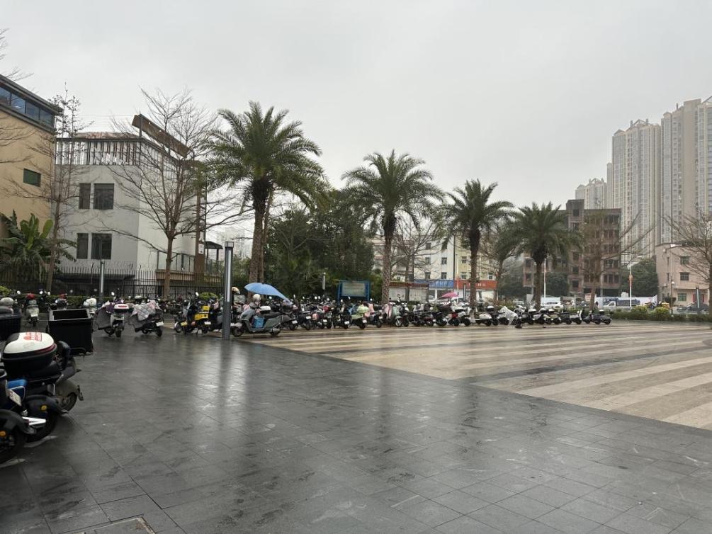 深圳葵豐社區開展電動自行車整治行動 為居民出行安全保駕護航