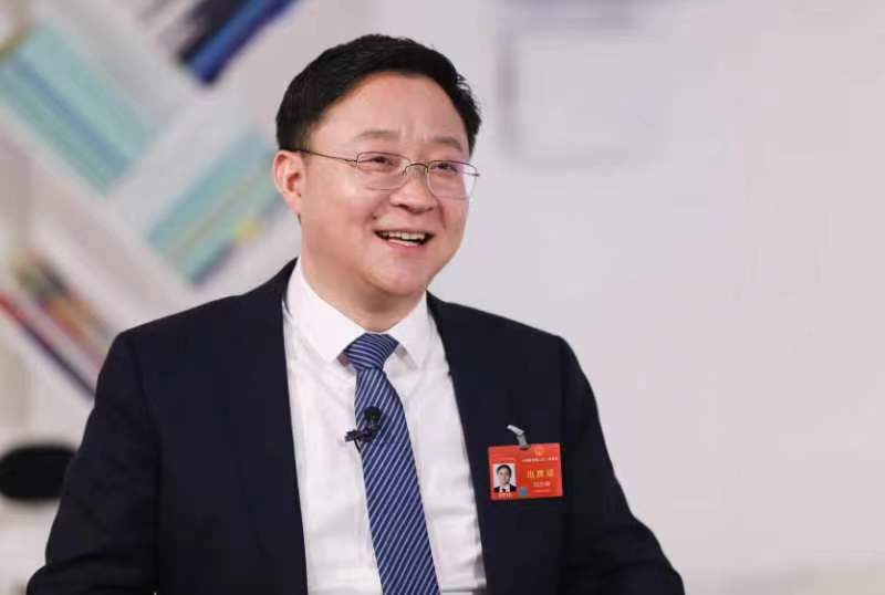 劉慶峰代表：建議制定國家《通用人工智能發展規劃》
