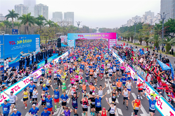 有片∣萬人競速跑進「春天裏」  惠州首屆馬拉鬆開跑