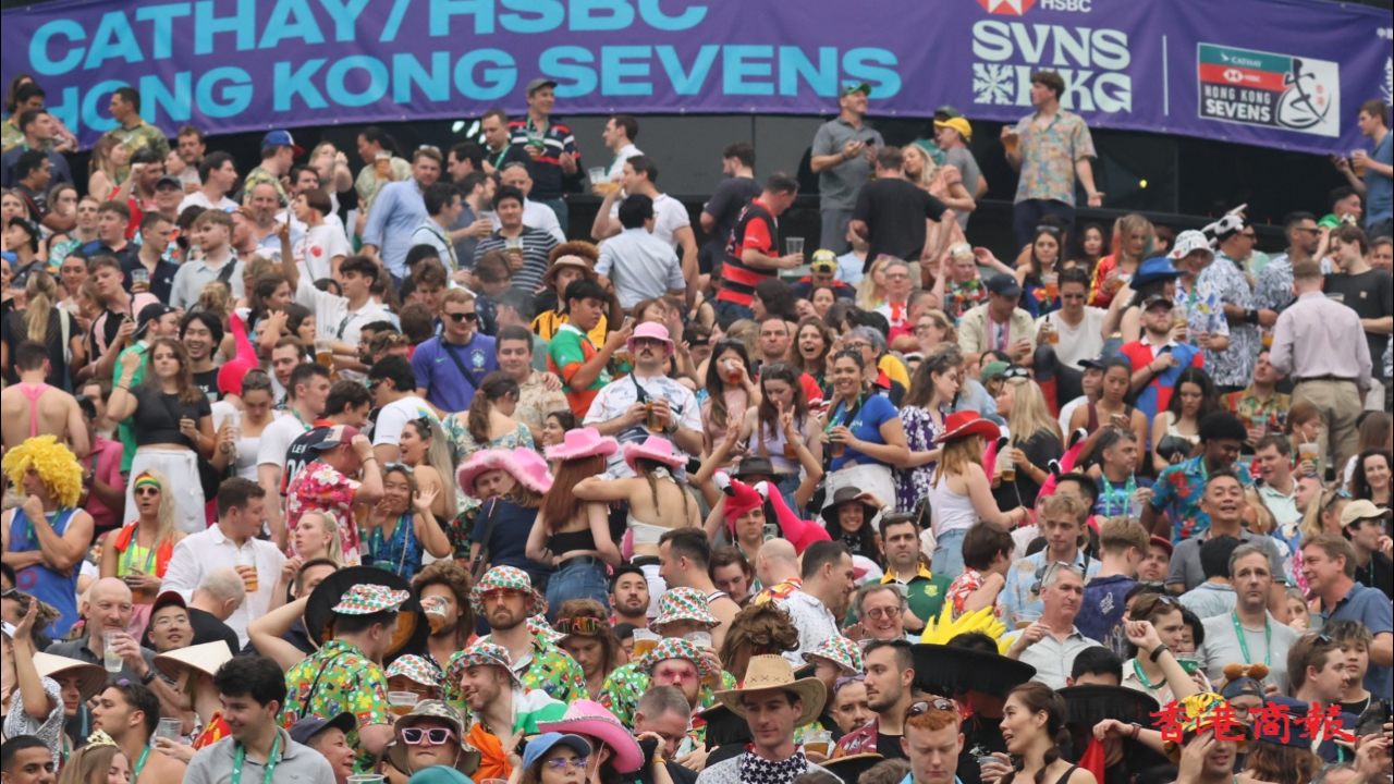 有片 | 香港七欖熱辣開打 吸引逾3萬名球迷觀戰