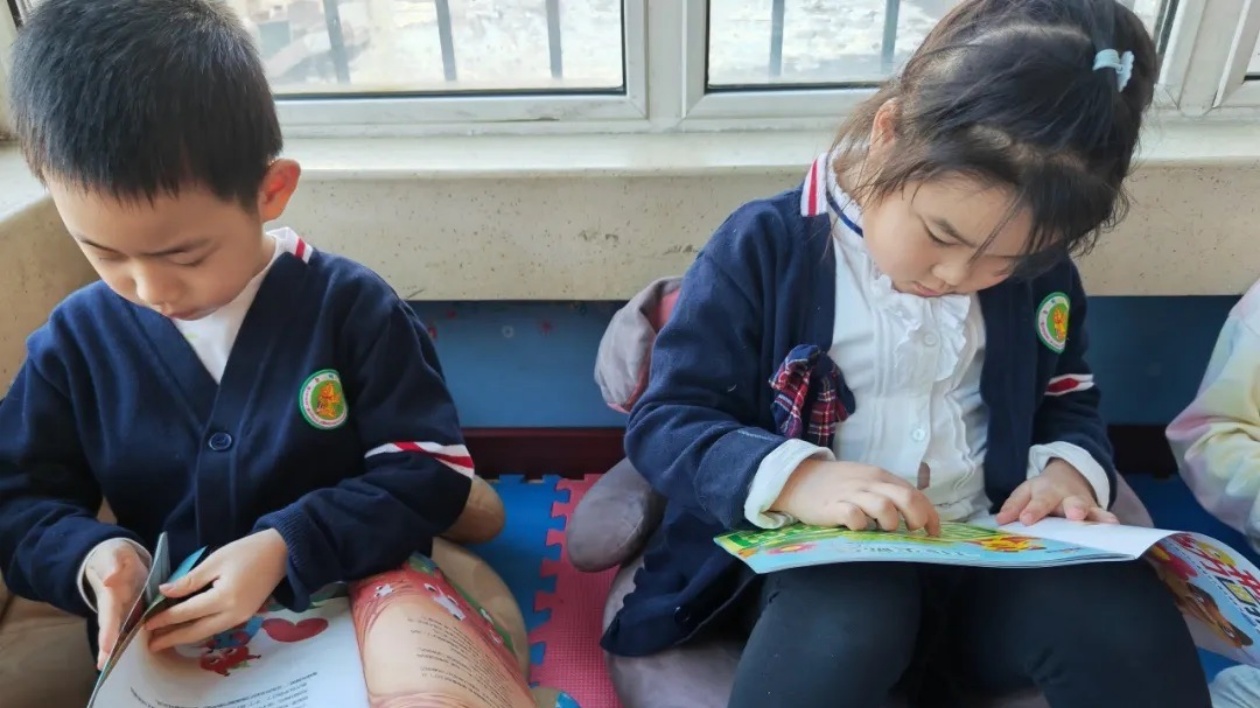 哈市香坊區圖書館組織駐區幼兒園開展主題讀書月活動