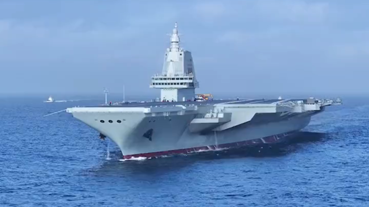 有片丨中國海軍福建艦順利完成首次航行試驗