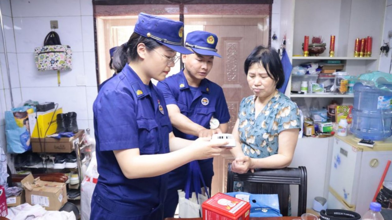 湖北漢江消防為「不放心」場所安裝感煙探測器