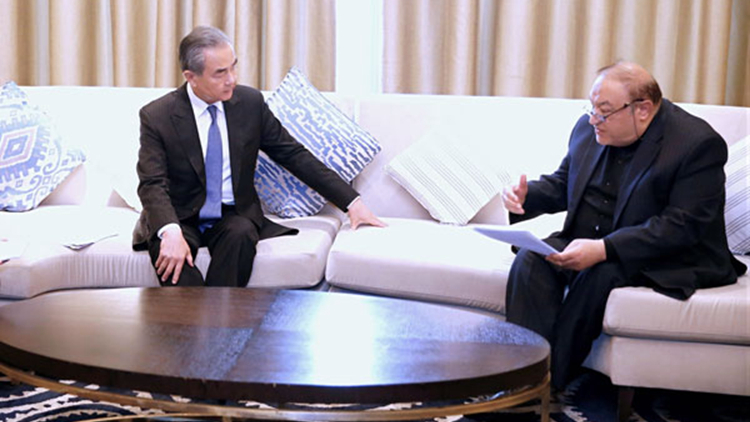王毅會見伊朗副外長薩法里：中方堅定同伊朗站在一起