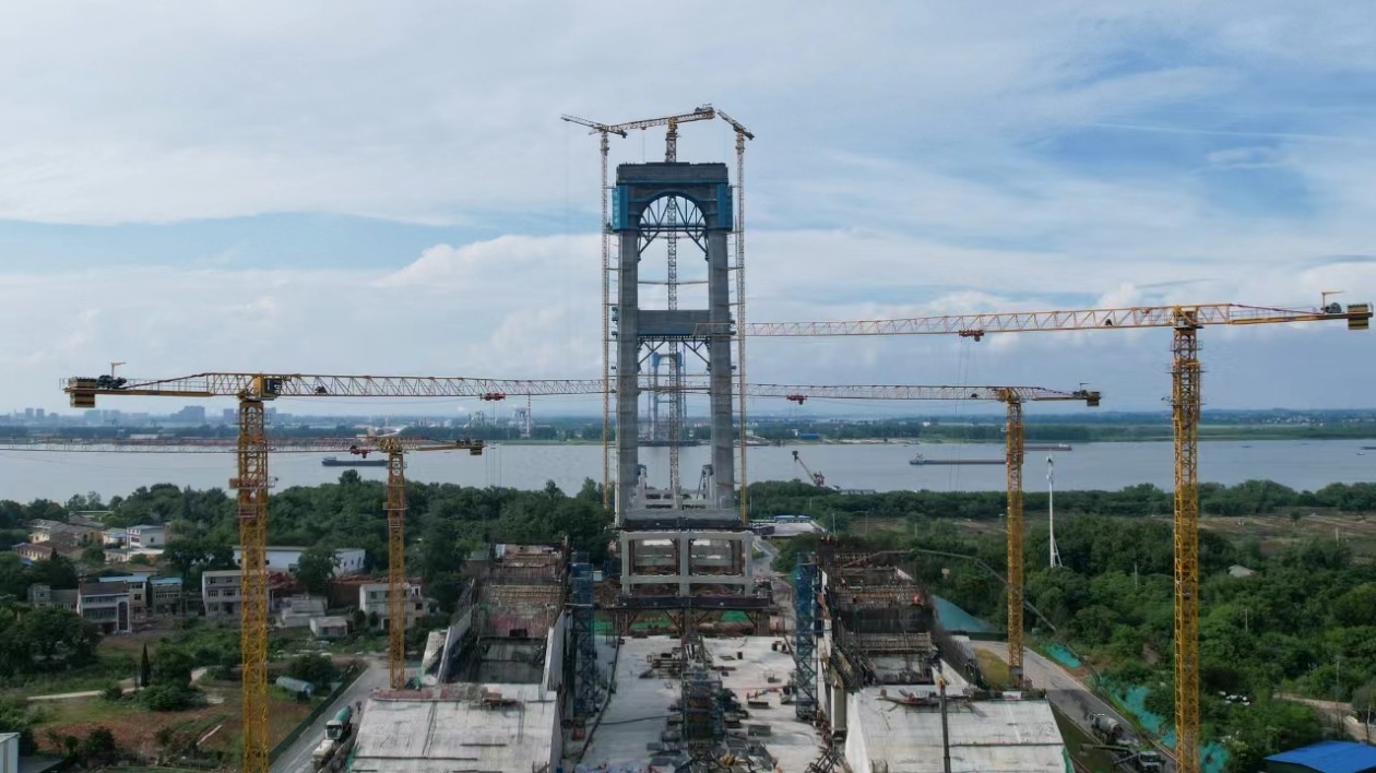 世界最大跨徑四主纜懸索橋南岸錨碇率先澆築完成