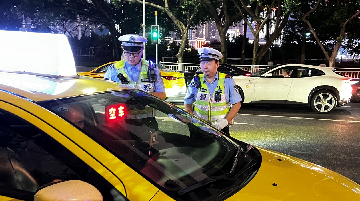 重慶交巡警硬核舉措為中高考「降噪」護航