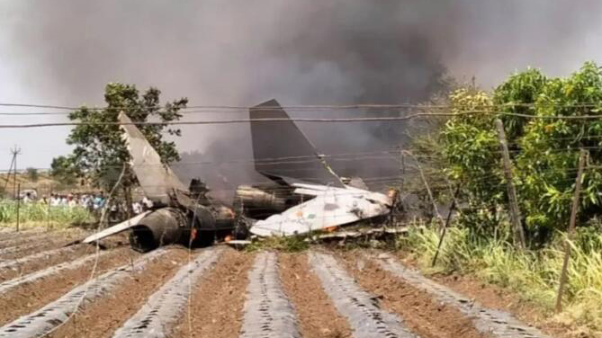 印度一軍機墜毀 兩名飛行員受傷
