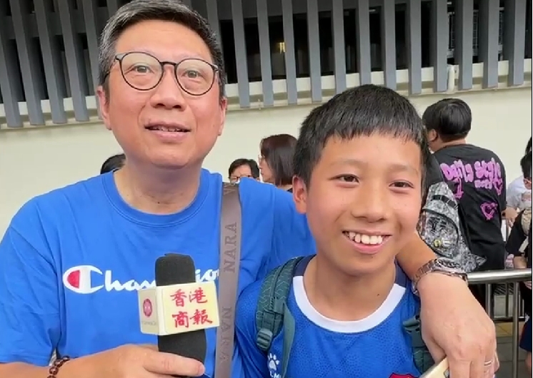有片｜父子齊撐中國女排：有香港人打氣 一定OK