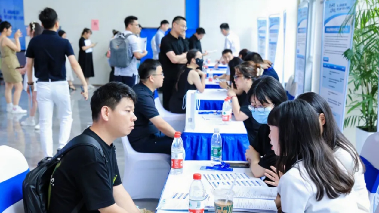 第二屆湖南湘江新區現代金融產業鏈人才招聘會在湖南金融中心湘江基金小鎮舉辦