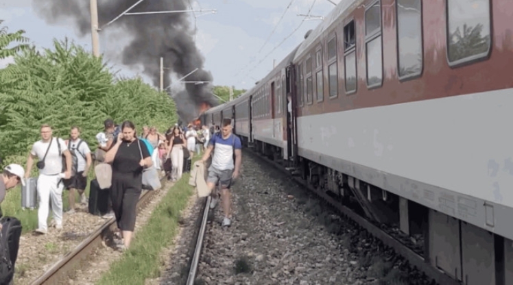 斯洛伐克發生客運列車與汽車相撞事故至少5人死亡 