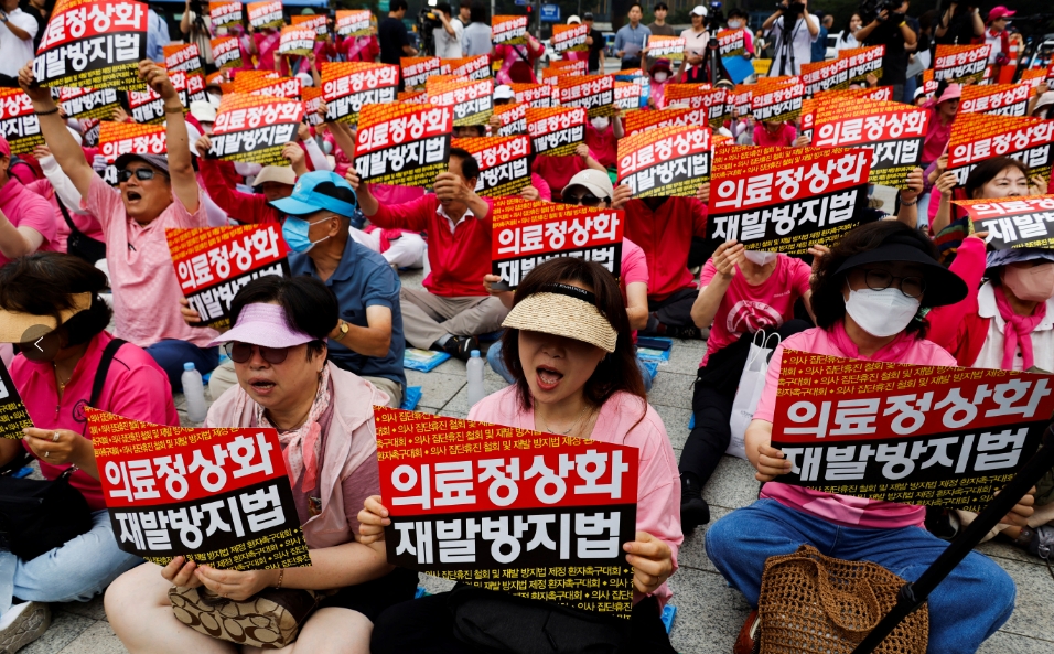 韓國多家醫院停診限診 病人團體集會抗議